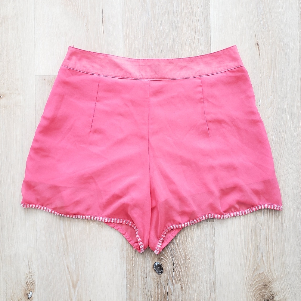 Mmm Shorts - Picture 2 of 7